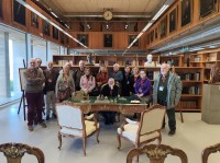 Los periodistas sénior arrancan 2026 conociendo el patrimonio documental y el búnker del Banco Santander en Solares