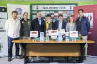 Los periodistas Cintia Fernández y Álvaro Machín recogen el primer premio y el accésit del certamen ‘Langarita’