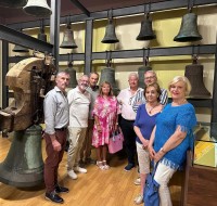 La Agrupación de Periodistas Sénior va al origen del arte visitando el taller de Martín Carral, autor del premio José Estrañi  