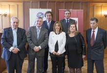 Antiguos presidentes de Juntas Directivas con la actual presidenta de la APC,  el consejero de Obras Públicas y el alcalde de Santander (Foto: Roberto Ruiz)
