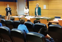 Javier Fernández, jefe de la Unidad Técnica de Innovación Educativa; Dolores Gallardo, presidenta de la Asociación de Periodistas de Cantabria; Marina Lombó, consejera de Educación y Formación Profesional y Mercedes García, directora general de Innovación
